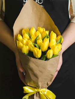 19 желтых тюльпанов