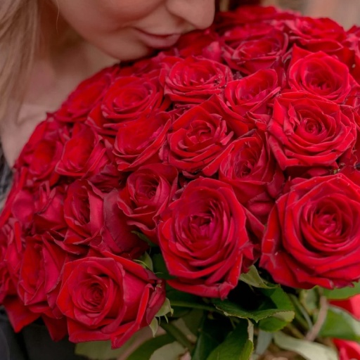 Фото Шикарный букет из 39 красных роз маме на 8 марта