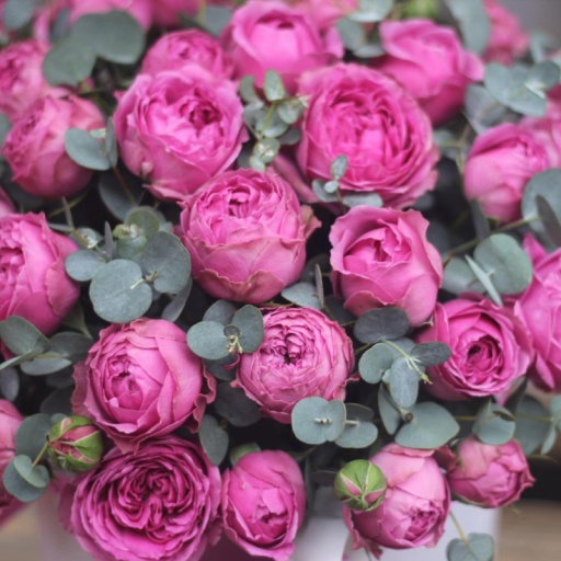 Фото Шляпная коробка с пионовидными розами "Нежный сезон"