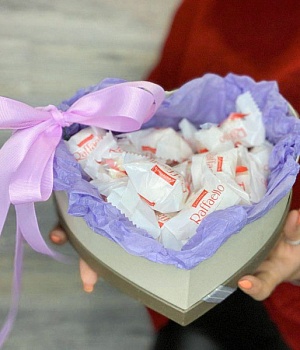 Фото Сердце с конфетами Raffaello