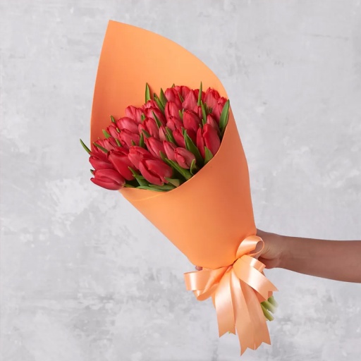 Букет из 35 красных тюльпанов