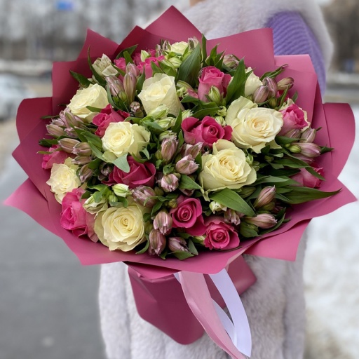 Букет из роз и альстромерии "Flower Magic"