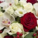 Фото Розы с орхидеями "Красное и белое"