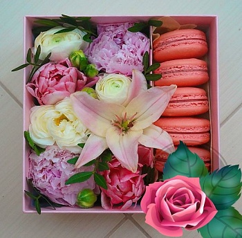 Фото Коробочка с макаронс и цветами №141