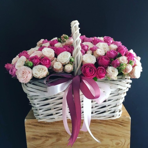 Шикарная корзина с 51 пионовидной розой