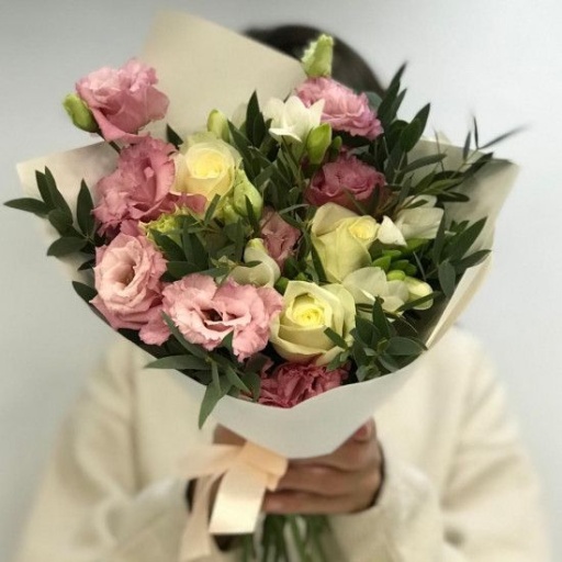 Фото Букет "Влюбленная цветочница"