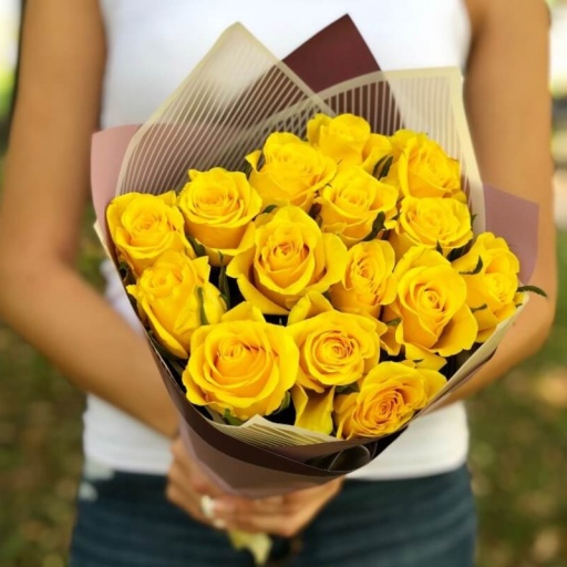 Фото Желтые розы "Санрайз"