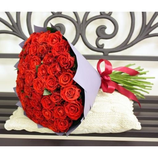 Фото Букет красных роз "Жгучая брюнетка"