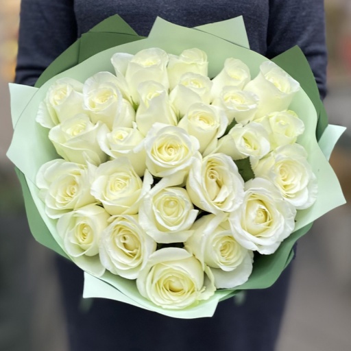 Нежный букет белых роз "Вега"