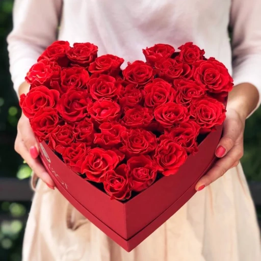 Фото Букет в форме сердца из роз