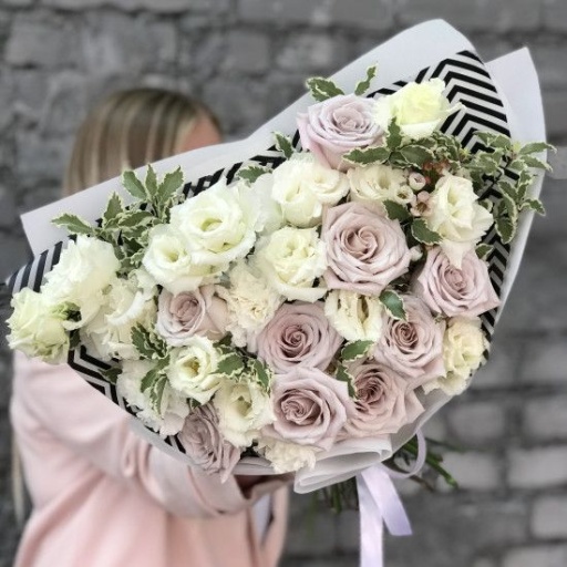 Фото Букет с розами "Прима балерина"