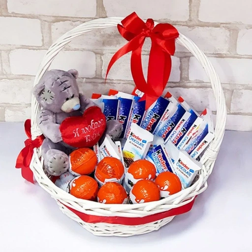 Фото Подарочная корзина "Kinder и Мишка"