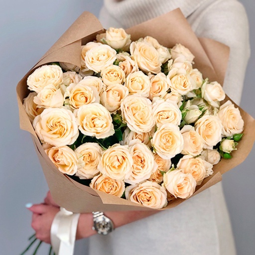 Фото 19 Кустовых роз в крафте