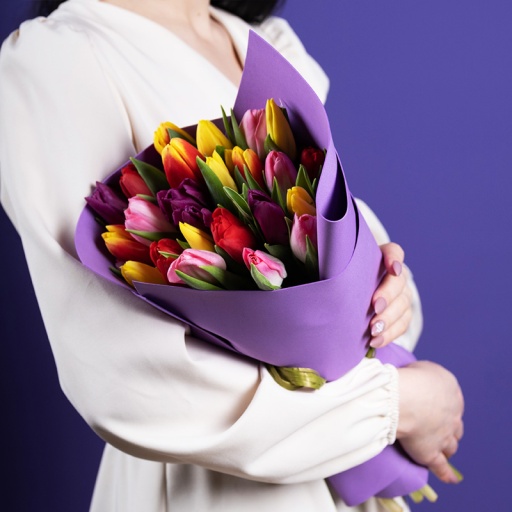 Яркий букет тюльпанов "Весенний закат"