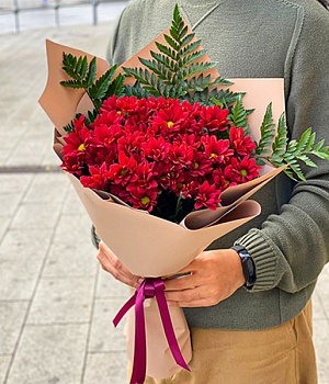 Букет хризантем "Невинный поцелуй"