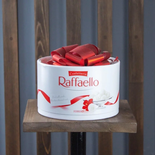 Подарочная коробочка конфет Raffaello