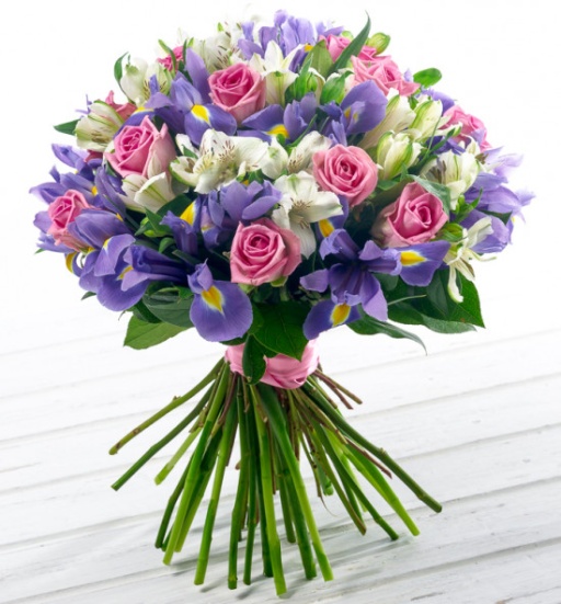 Фото Ирисы с розами и альтромериями "Улыбка лета"