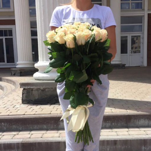 Фото Букет из 21 кремовой розы Таллея