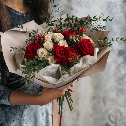 Красивый необычный букет из живых цветов "Веселая Фиеста"