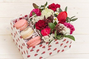 Цветы со сладостями в коробке №2