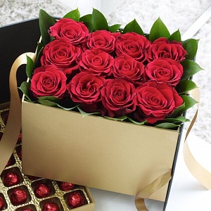 Красные розы в коробке "Престиж"