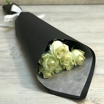 Фото Букет из 7 роз "Смокинг"