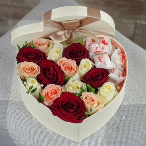 Фото Коробочка "Цветочно-сладкий сюрприз"