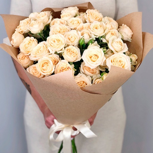 Фото 19 Кустовых роз в крафте