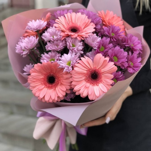 Шикарный букет из гербер и хризантем