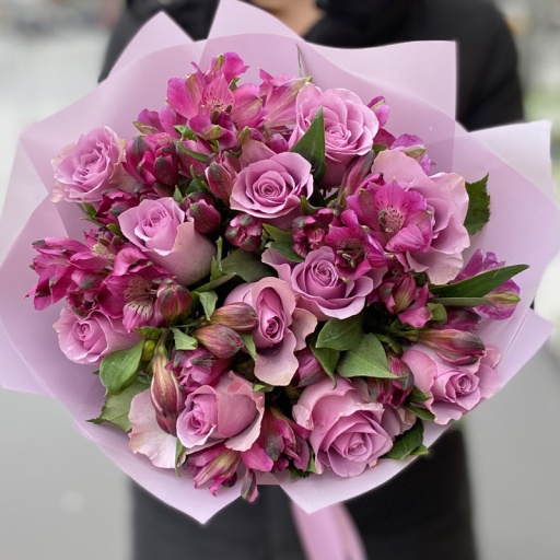 Букет из розы и альстромерии "Сиреневый дождь"