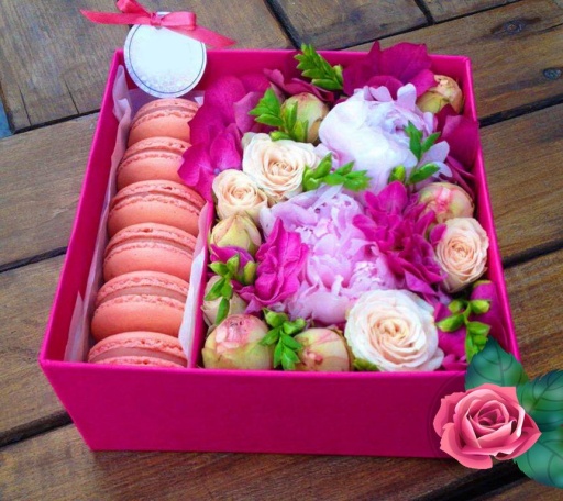 Фото Коробочка с макаронс и цветами №154