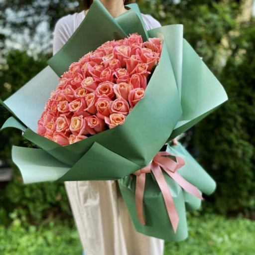 Шикарный букет из 101 розы "Мисс Пигги" Фото Шикарный букет из 101 розы "Мисс Пигги"