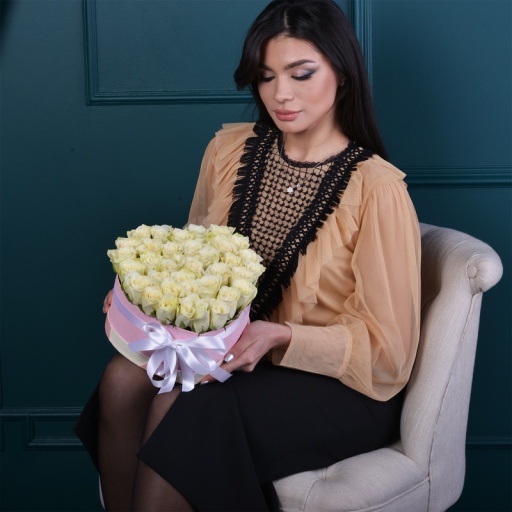 Сердце из белых роз "Нежность для любимых..."