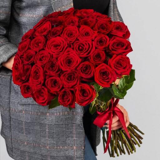 Фото Шикарный букет алых роз