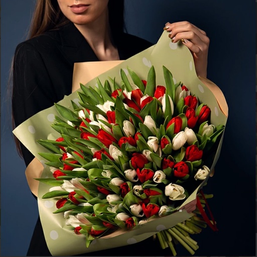 Фото Впечатляющий букет из 101 красного и белого тюльпана