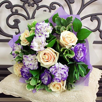 Букет из роз и эустом "Жюли"