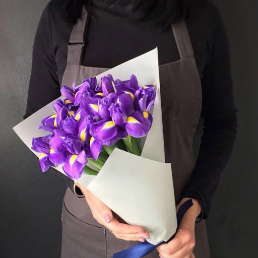 Букет из 15 ирисов