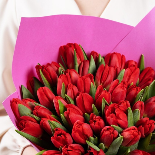 Фото Огромный шикарный букет из 61 красного тюльпана