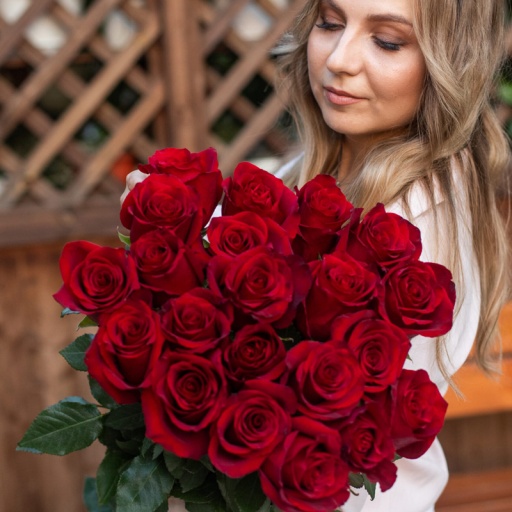 Фото Букет из 19 Красных голландских роз 90см