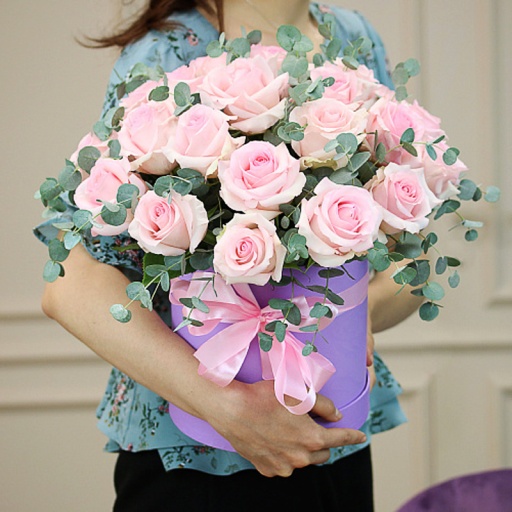 Фото Необыкновенный букет из роз в коробке