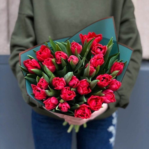 Букет красных тюльпанов