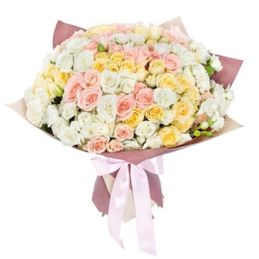 Большой букет кустовых роз на 8 марта "Фиеста"