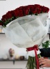 Яркий букет из 101 розы красного цвета