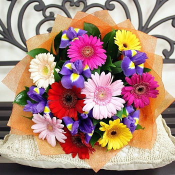 Фото Ирисы с герберами "Фруктовый коктейль"