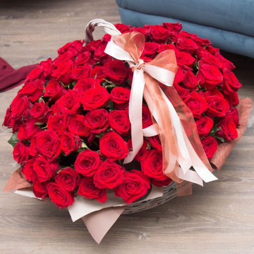 Фото Шикарная корзина из 69 ярко-красных роз