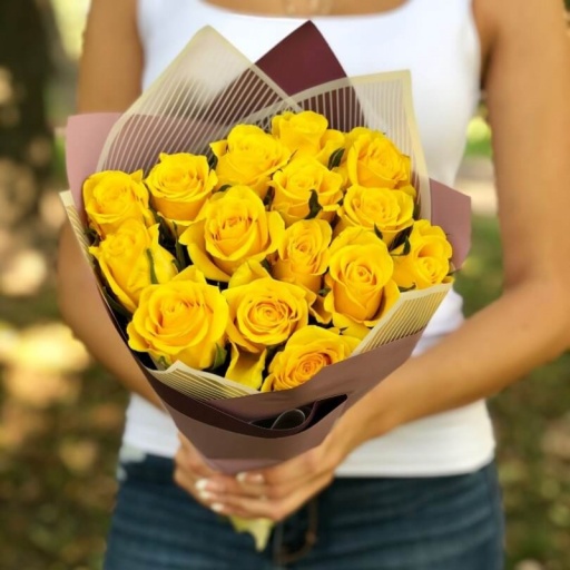 Фото Желтые розы "Санрайз"