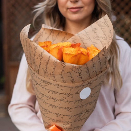 Букет из 19 ярких оранжевых роз