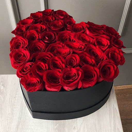 Шикарные розы в коробке "Сердце"