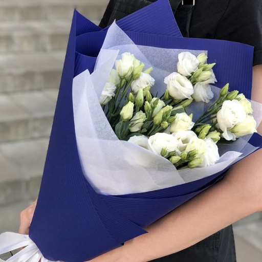 Фото Композиция из белых эустом в оформлении