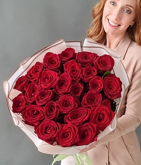 29 Красных роз в букете "Яркая нежность"